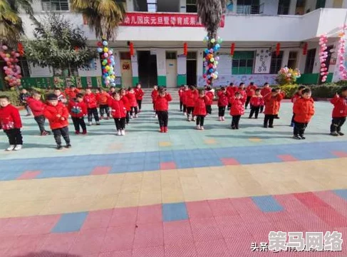 老师的大兔子：一只可爱的大兔子在课堂上引发的趣事与学生们之间温暖互动的故事，展现了师生情谊